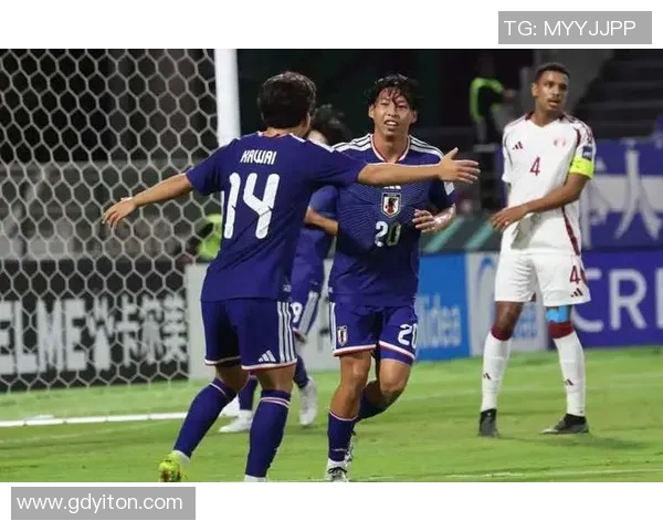 日本队在友谊赛中以三球优势战胜巴拿马队展现强大实力